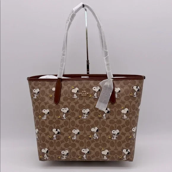 Coach X Peanuts City Tote Bag In Signature Canvas With Snoopy Print CBJ89 - Picture 1 of 13
